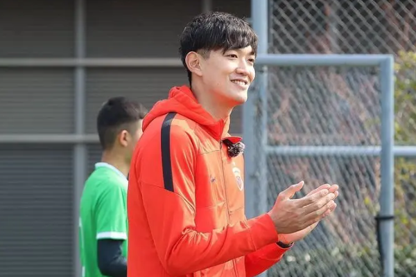 南通支云海港国门颜骏凌在第300场中超联赛展现出色实力